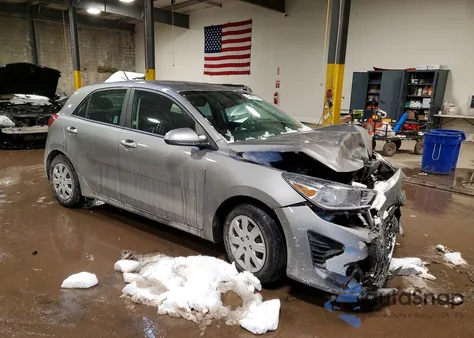 2021 Kia Rio S z USA, uszkodzony, nr VIN 3KPA25AD6ME392153